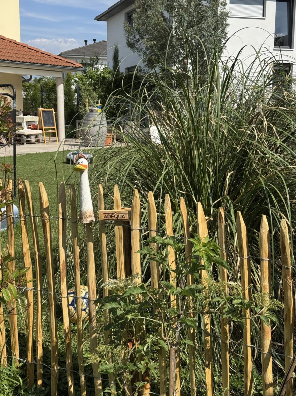 Fr. Staketenzaun Kastanien 100 cm hoch, Abstand 4 cm, 2x 5m rolle, Kastanien Pfost 150/160 cm lang, Ø 7-9 cm - mit Spitze, Zaunhocker Aktion, Kastanien Pfost 175 cm lang, Ø 10-12 cm - mit Spitze und Kastanien Pfost 175 cm lang, Ø 7-9 cm -mit Spitze