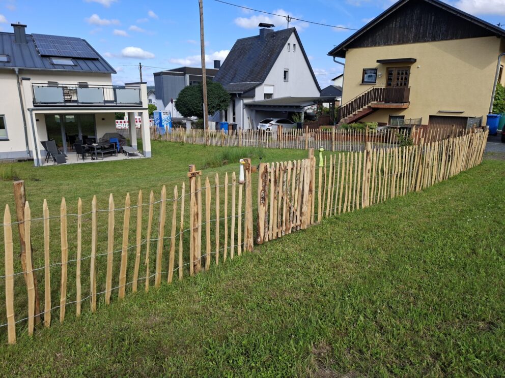 Staketenzaun Kastanie 100 cm hoch, Abstand 8 cm, Kastanien Pfosten 7-9, Staketenzauntor Kastanie einzeln 100 x 100 cm