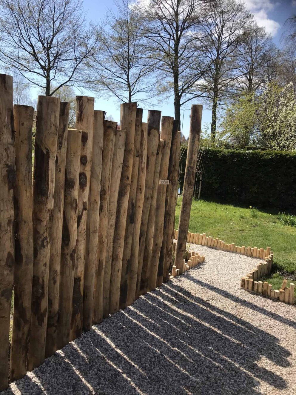 Holzpalisade Garten Rasenkante