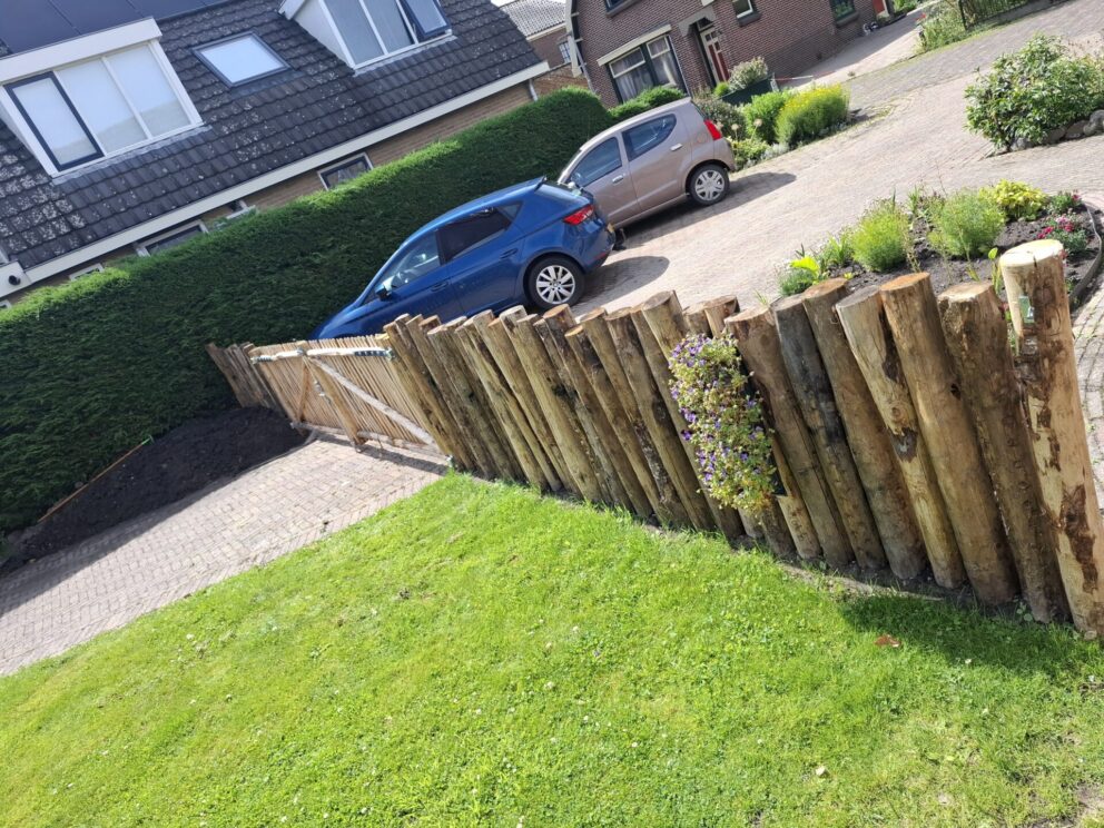 Holzpalisade Zaun Rundholz