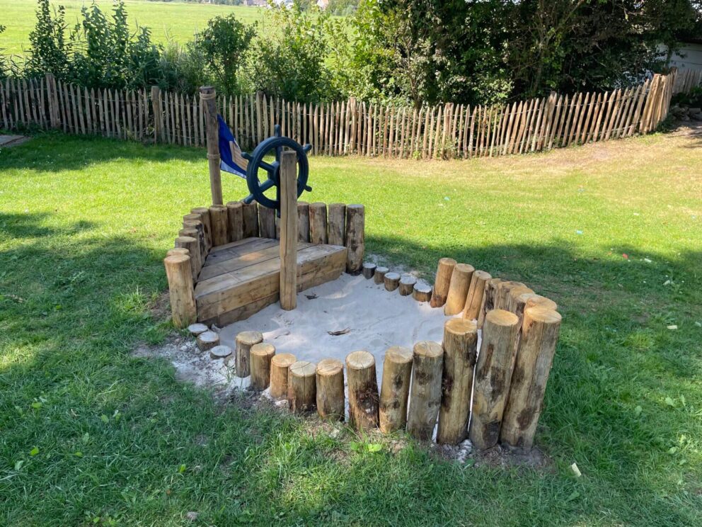 Holzpalisaden Sandkasten