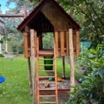 Kastanien Pfost 300 cm lang, Ø 10-12 cm - mit Spitze, Kastanien Pfost 350 cm lang, Ø 10-12 cm - ohne Spitze und Kastanien Pfost 250 cm lang, Ø 7-9 cm - mit Spitze, Spielgerät
