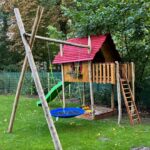 Kastanien Pfost 300 cm lang, Ø 10-12 cm - mit Spitze, Kastanien Pfost 350 cm lang, Ø 10-12 cm - ohne Spitze und Kastanien Pfost 250 cm lang, Ø 7-9 cm - mit Spitze, Spielgerät