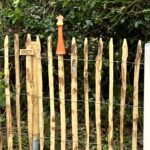 Frans schapenhek kastanje 100 hoog, latafstand 6 cm, 10m rol, Frans schapenhek kastanje 100 hoog, latafstand 6 cm, 10m rol, Kastanjepaal 7-9, 120 cm lang voor bodemhuls, Kastanje balk gezaagd - 8x8x250 cm und zaunhocker
