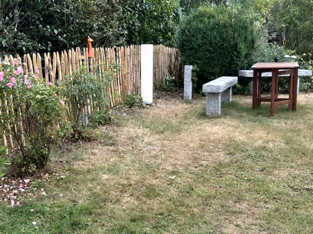 Frans schapenhek kastanje 100 hoog, latafstand 6 cm, 10m rol, Frans schapenhek kastanje 100 hoog, latafstand 6 cm, 10m rol, Kastanjepaal 7-9, 120 cm lang voor bodemhuls, Kastanje balk gezaagd - 8x8x250 cm und zaunhocker
