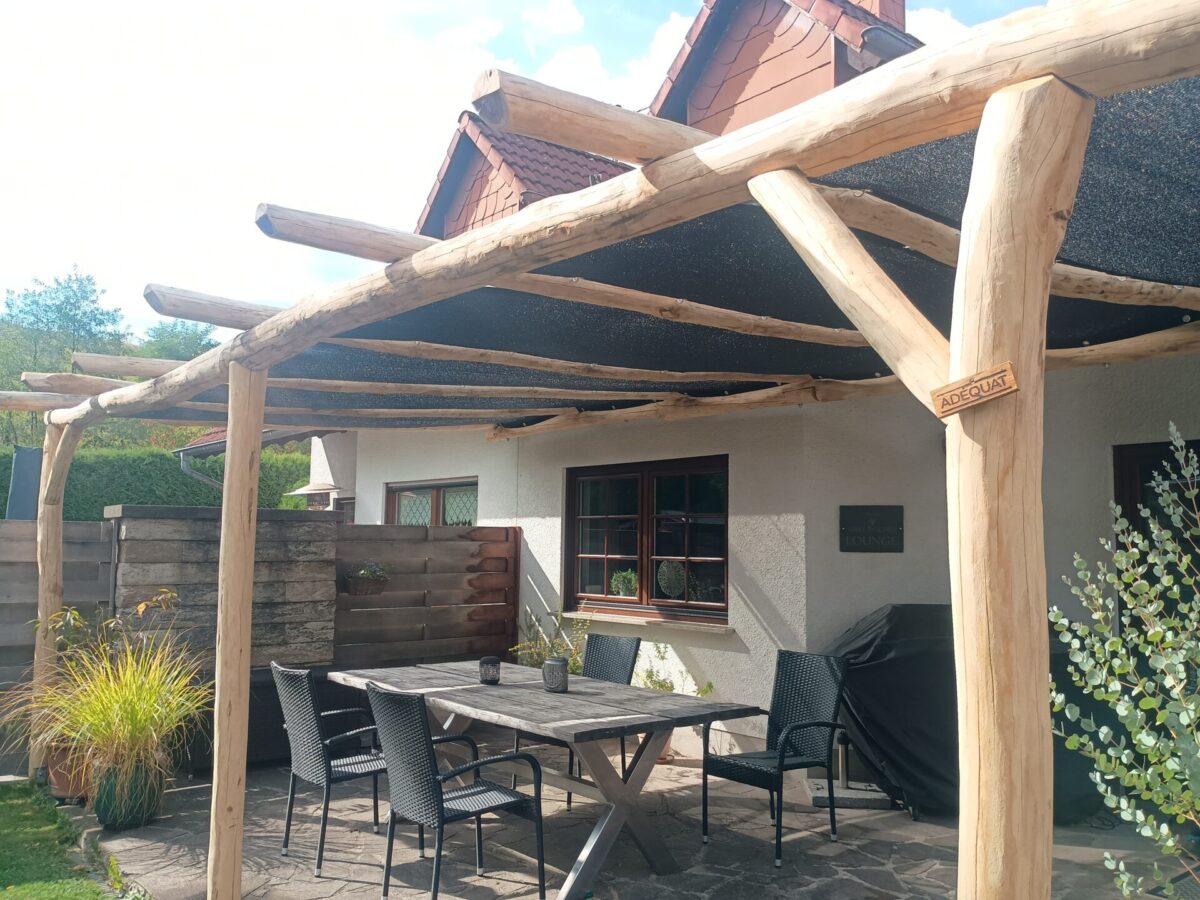 Pergola aus Robinien-Rundhölzern