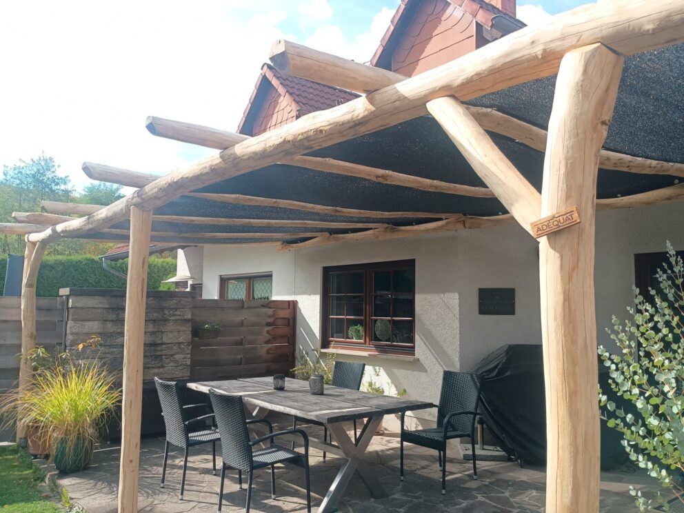 Pergola aus Robinien-Rundhölzern