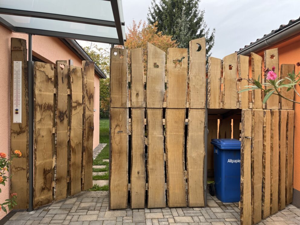 Holzbretter mit Waldkante
