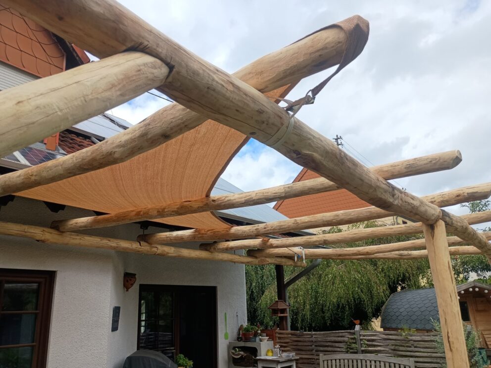 Robinien Pfost 250 cm lang, Ø 6-8 cm, geschält mit Spitze, Robinien Pfost 250 cm lang, Ø 8-10 cm, Sonnenschutz, Pergola und Überdachung geschält mit Spitze, Robinien Pfost 400 cm lang, Ø 10-12 cm geschält ohne Spitze, Robinien Pfost 400 cm lang, Ø 12-14 cm geschält - ohne Spitze und Robinien Pfost 300 cm lang, Ø 12-14 cm geschält mit Spitze