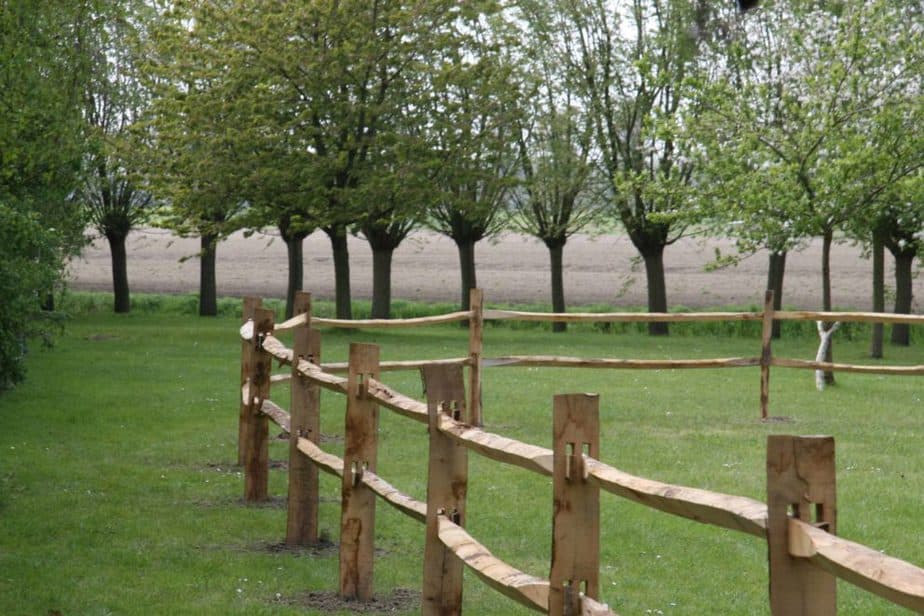 Post & Rail, lisse d’un quart en châtaignier 2-niveaux.