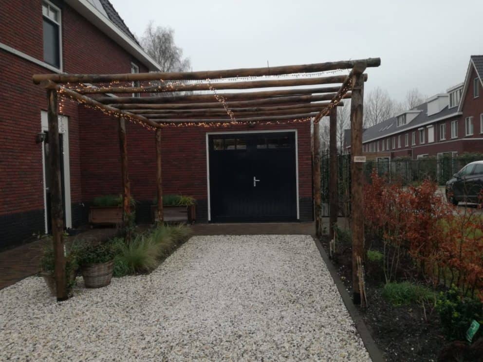 Pergola van kastanjehouten palen 10-12 en 7-9 cm