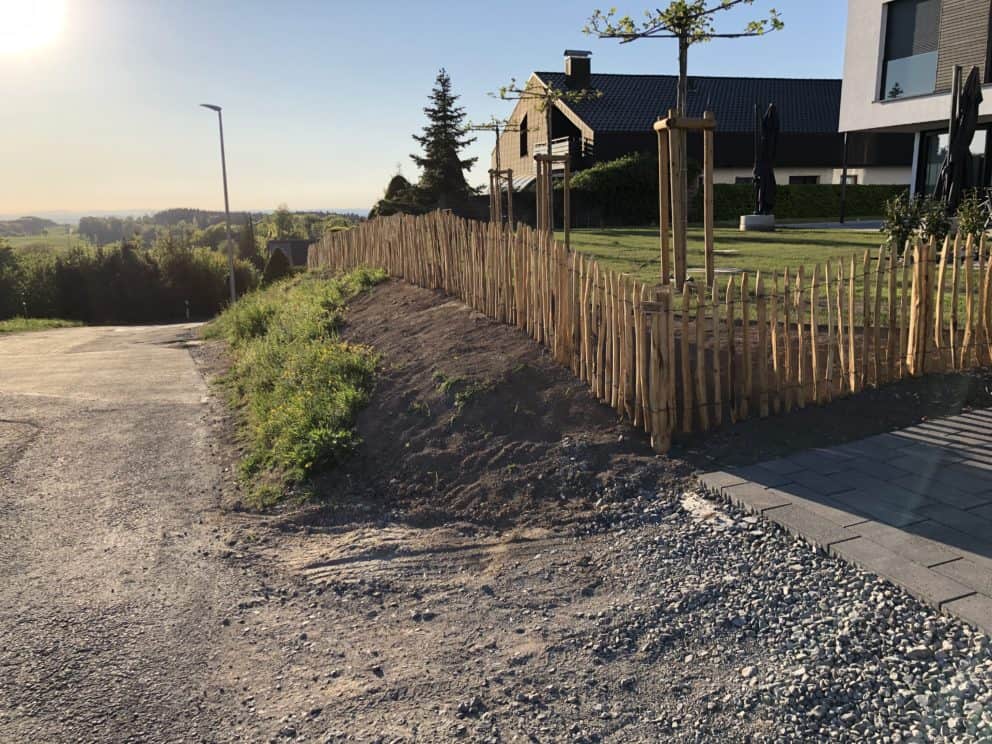 Frans schapenhek van kastanjehout met een hoogte van 80 cm en een latafstand van 4 cm