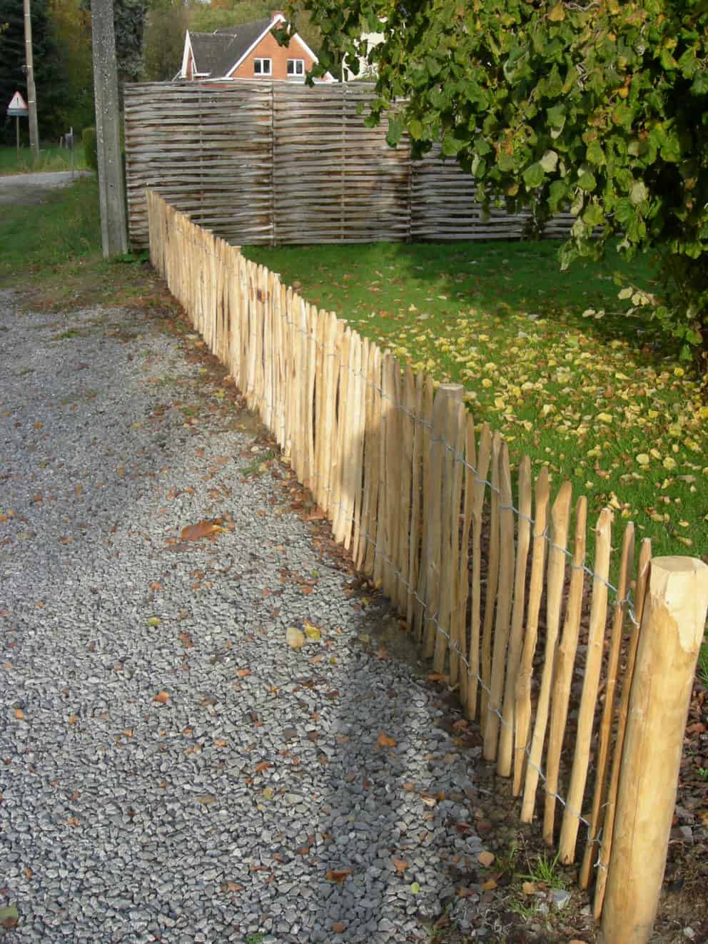 Frans schapenhek van kastanjehout met een hoogte van 80 cm en een latafstand van 4 cm