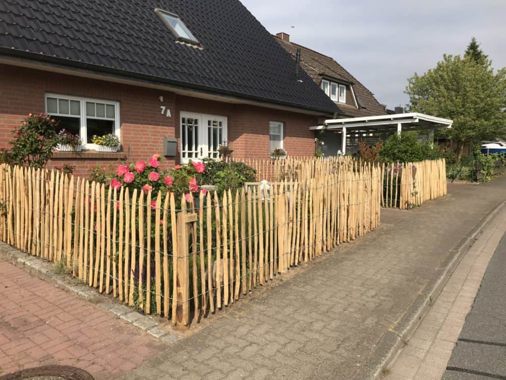 Frans schapenhek van kastanjehout met een hoogte van 100 cm en een latafstand van 6 cm