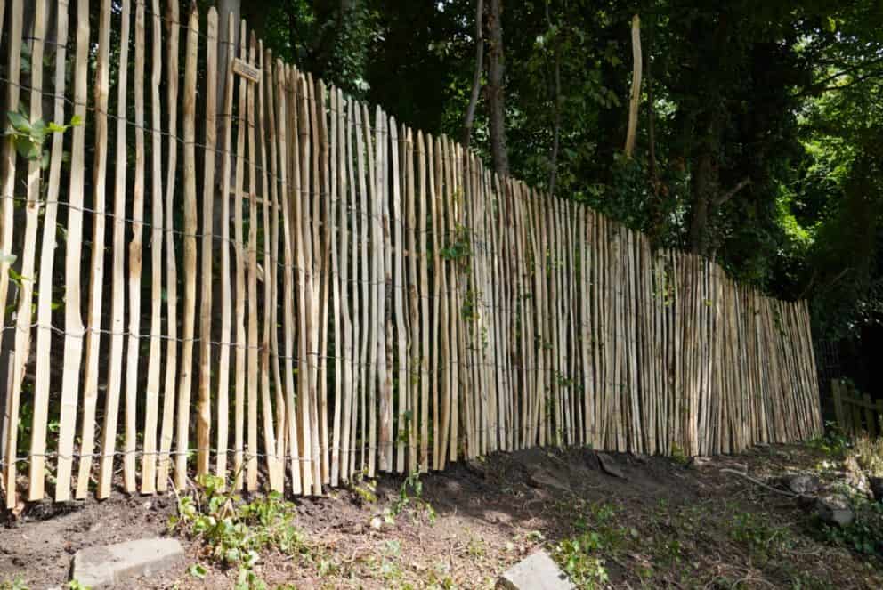 Frans schapenhek van kastanjehout met een hoogte van 200 cm en een latafstand van 4 cm Adequat