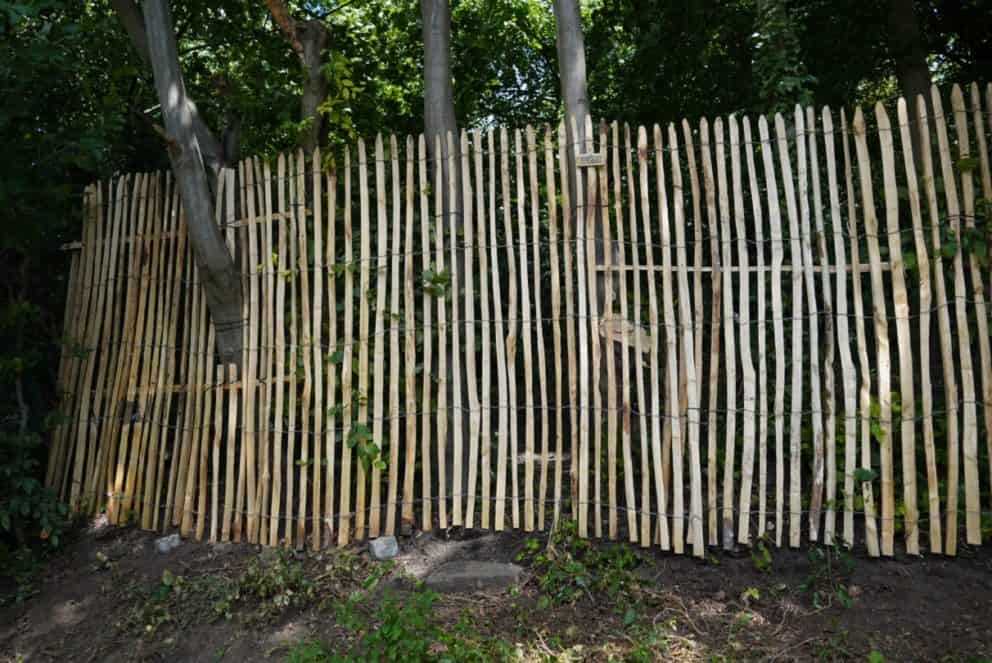 Frans schapenhek van kastanjehout met een hoogte van 200 cm en een latafstand van 4 cm Adequat