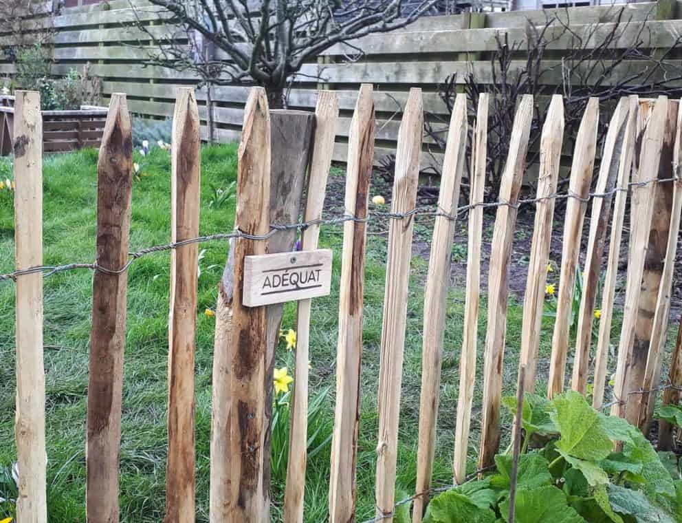 Frans schapenhek van kastanjehout met een hoogte van 80 cm en een latafstand van 6 cm