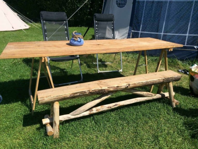 kastanjehouten tafel en tuinbank