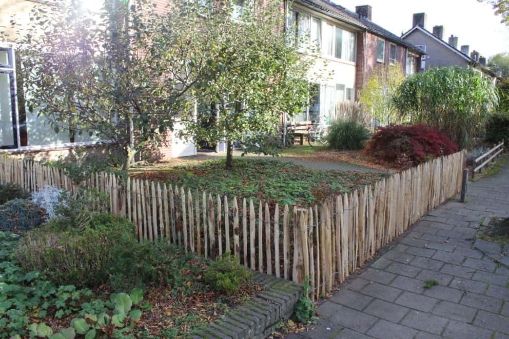 Frans schapenhek van kastanjehout met een hoogte van 80 cm en een latafstand van 4 cm