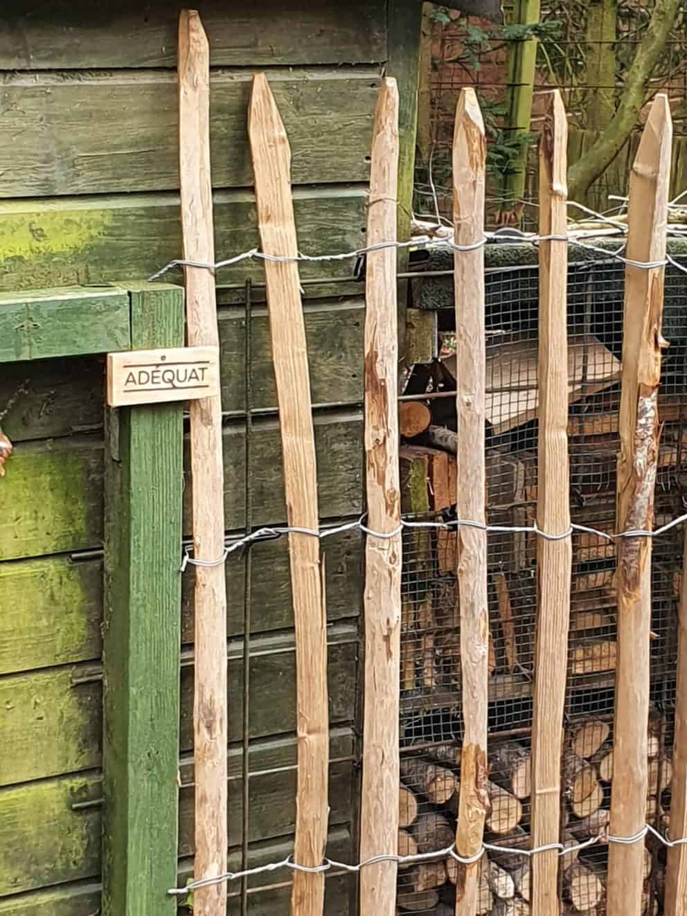 Frans schapenhek van kastanjehout met een hoogte van 150 cm en een latafstand van 8 cm