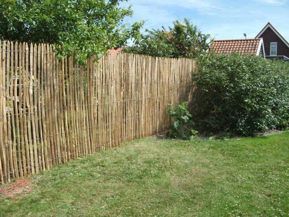 Frans schapenhek van kastanjehout met een hoogte van 200 cm en een latafstand van 2 cm Adequat