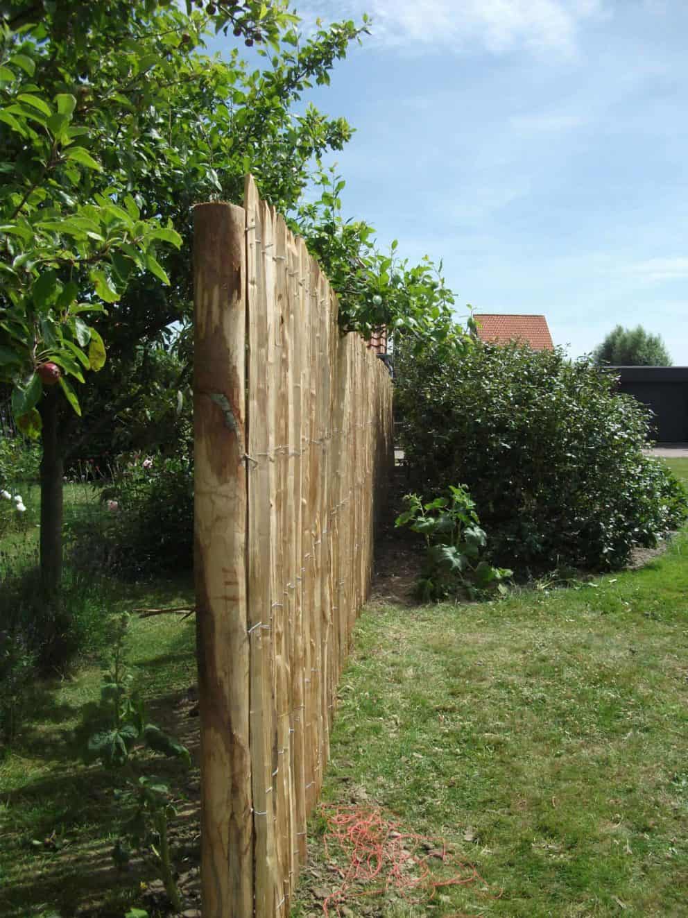 Frans schapenhek van kastanjehout met een hoogte van 200 cm en een latafstand van 2 cm Adequat