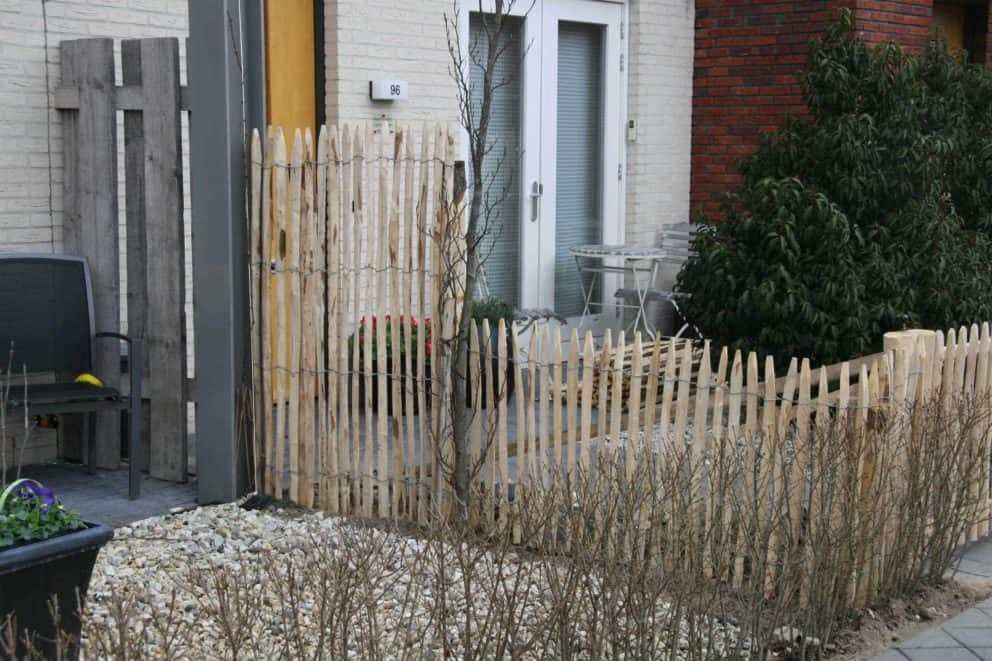 Frans schapenhek van kastanjehout met een hoogte van 80 cm en een latafstand van 4 cm