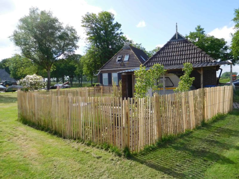 Frans schapenhek van robinia hout met een hoogte van 120 cm en een latafstand van 4 cmAdequat