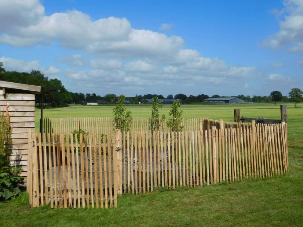 Frans schapenhek van robinia hout met een hoogte van 120 cm en een latafstand van 4 cm Adequat