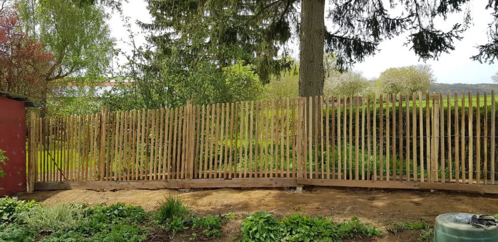 Frans schapenhek van robinia hout met een hoogte van 120 cm en een latafstand van 4 cm