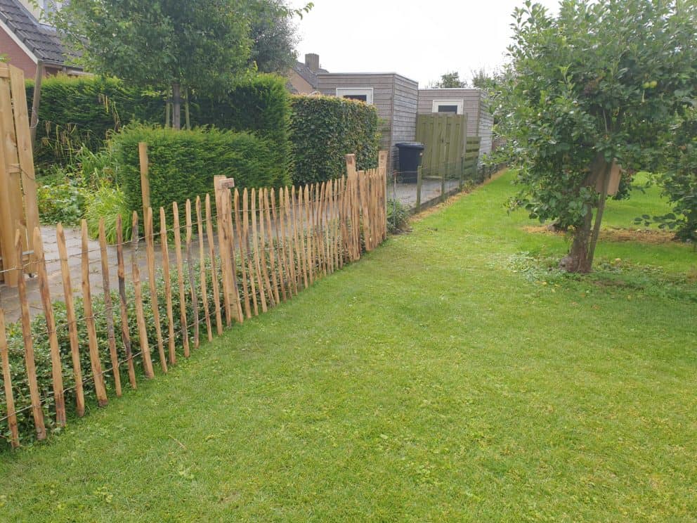 Frans Schapenhek van 100 cm met latafstand 8 cm met een Franse raamwerkpoort van 100 cm bij 100 cm