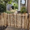 Frans schapenhek 80 cm hoog met een latafstand van 4 cm met en raamwerkpoort van 120 cm breed bij 80 cm hoog.