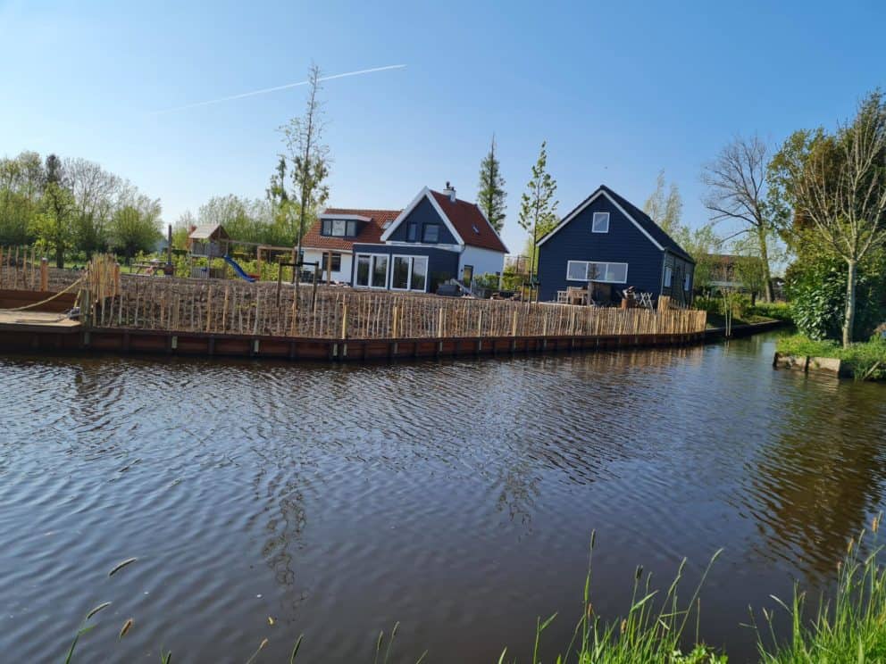 Frans schapenhek van kastanjehout met een hoogte van 80 cm en een latafstand van 8 cm