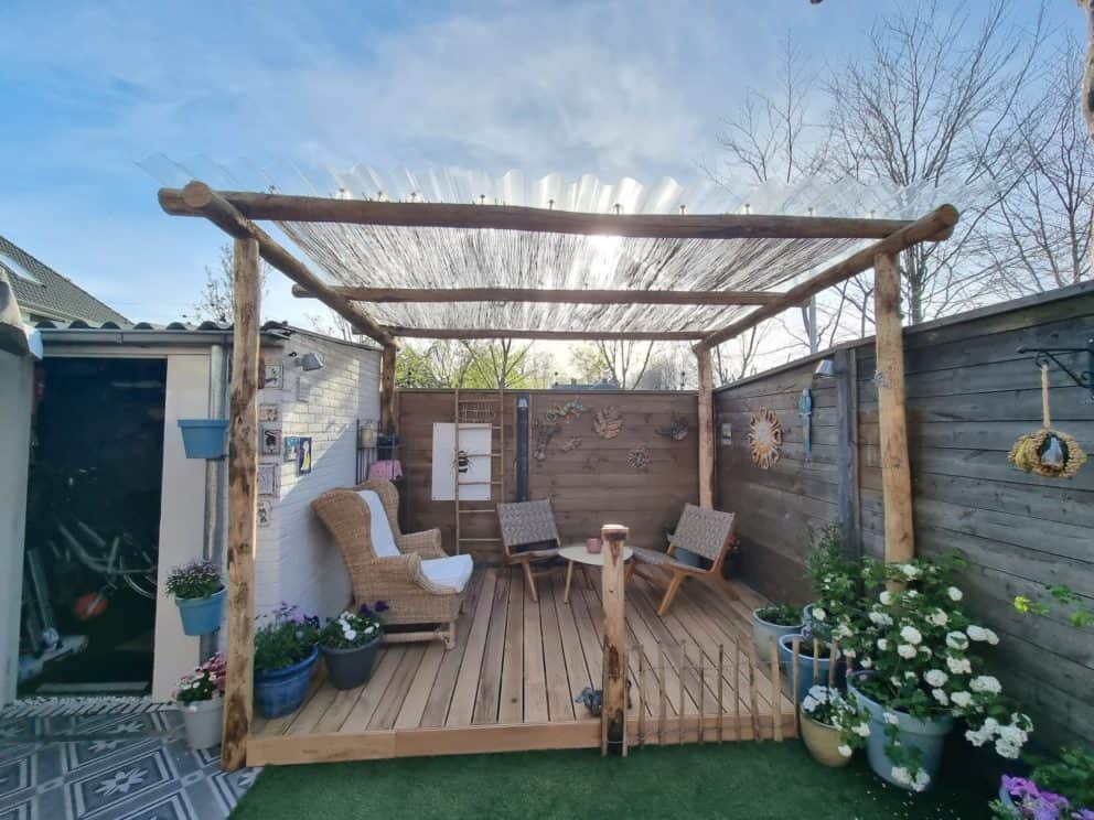 Pergola van kastanje vlonderplanken 12x250 en diverse maten kastanjehout