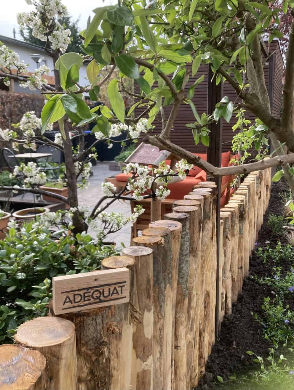 Palissade van kastanje palen 250 cm lang, diam. 7-9 cm, gepunt