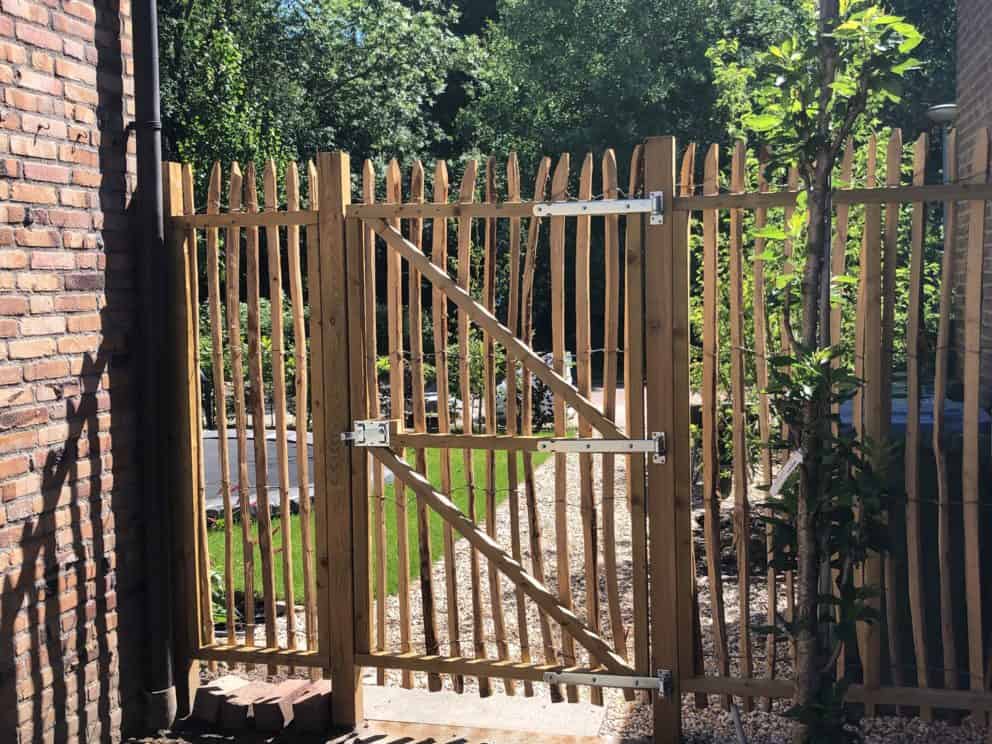 Frans schapenhek van kastanjehout met een hoogte van 175 cm en een latafstand van 4 cm Adequat