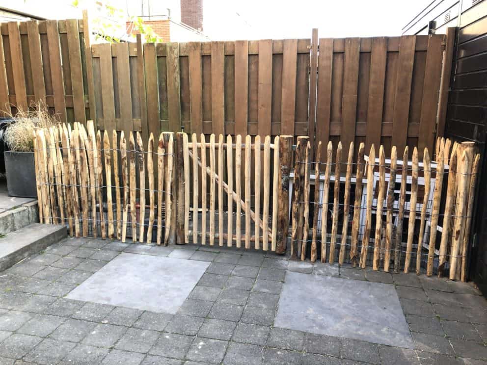 Schapenhek 100 cm en een latafstand van 4 cm en een rondhoutpoort van 100 cm breed en 100 cm hoog Adequat