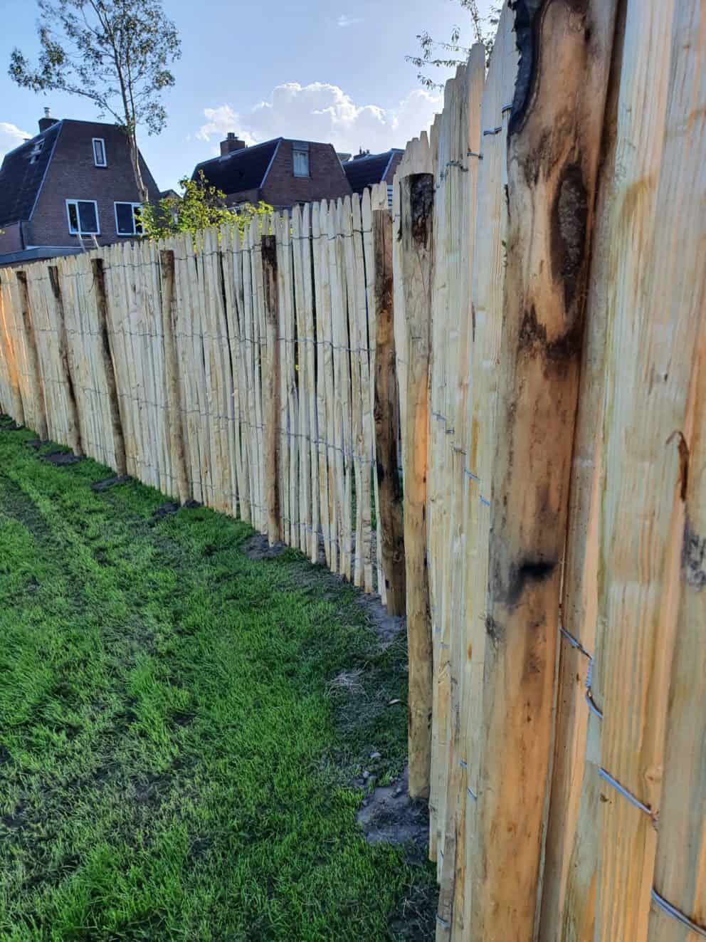 Frans schapenhek van kastanjehout met een hoogte van 175 cm en een latafstand van 4 cm