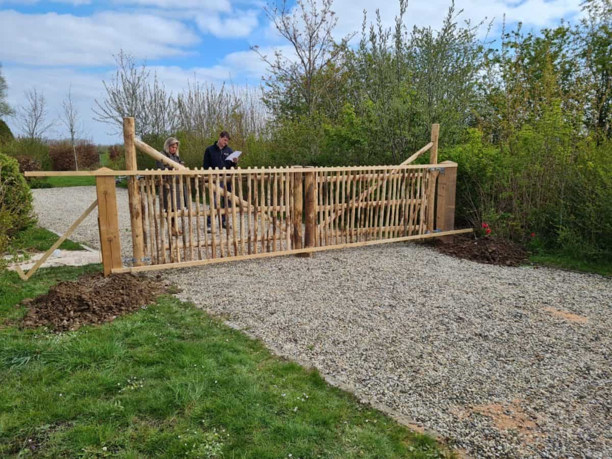 Houten tuinpoort op maat bestellen Kastanje hout Adéquat