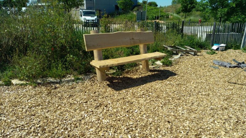 Robuuste tuinbank robinia met kastanje schaaldelen