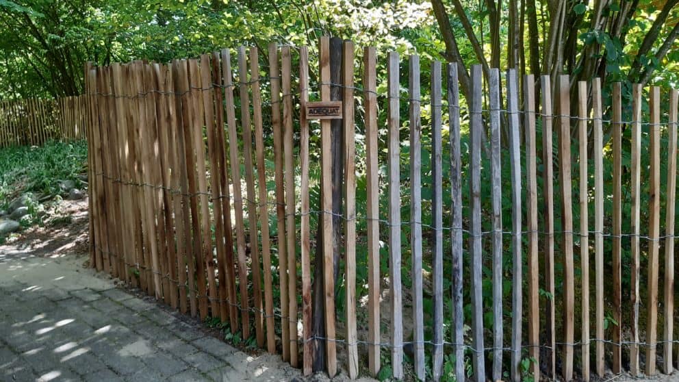 Schapenhek Robinia 120 cm hoog met latafstand 4 cm als afscheiding bij een kinderopvang