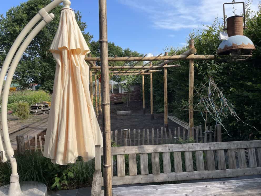 Pergola, gemaakt van kastanje palen 10-12 en 7-9 cm in diverse lengtematen