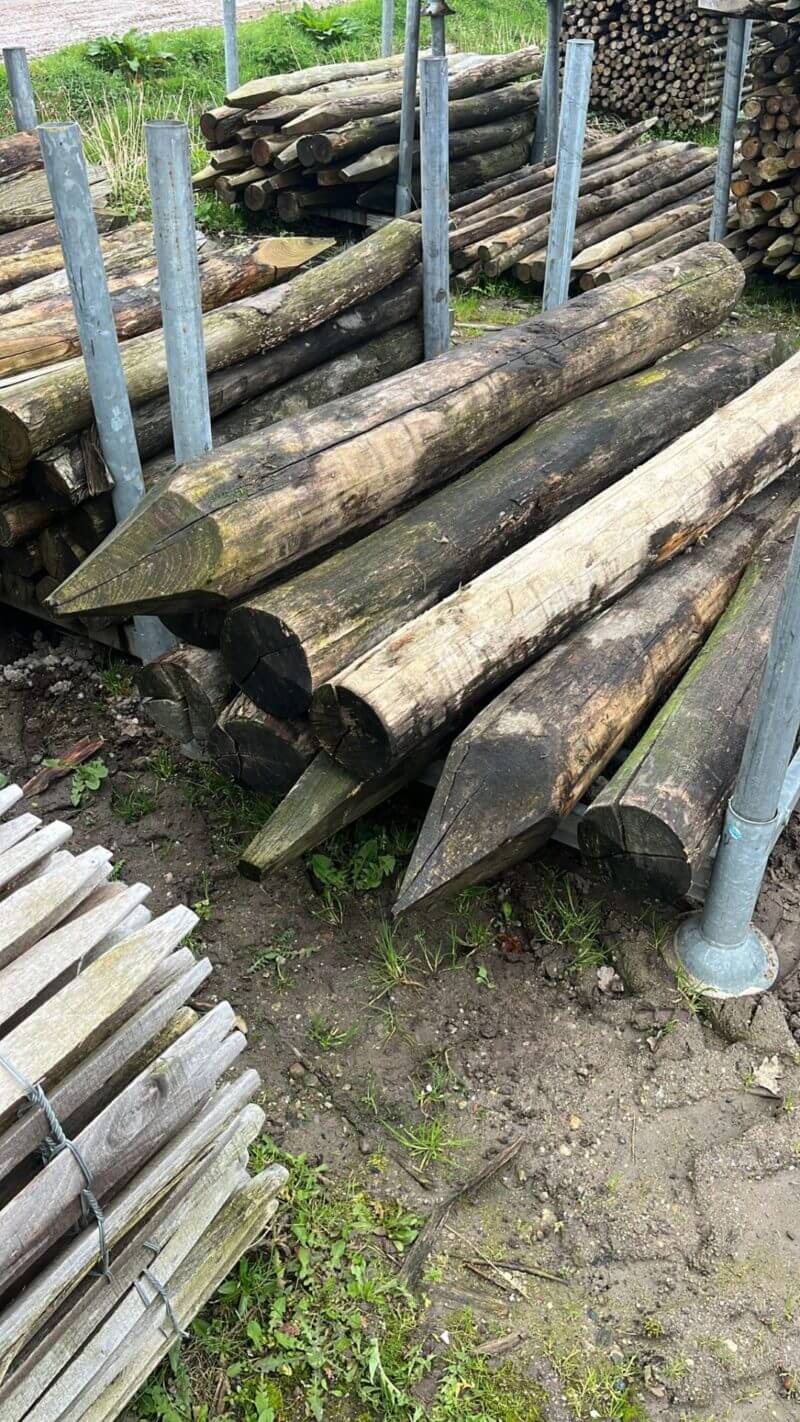 Robinia paal diameter 14/16 cm lengte 200 cm