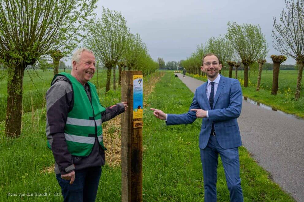 Informatie bordjes gemaakt van kastanje balk gezaagd 15x15x250 cm