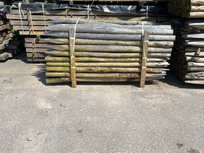 Aanbieding. Pallet palen, pallet nr 3