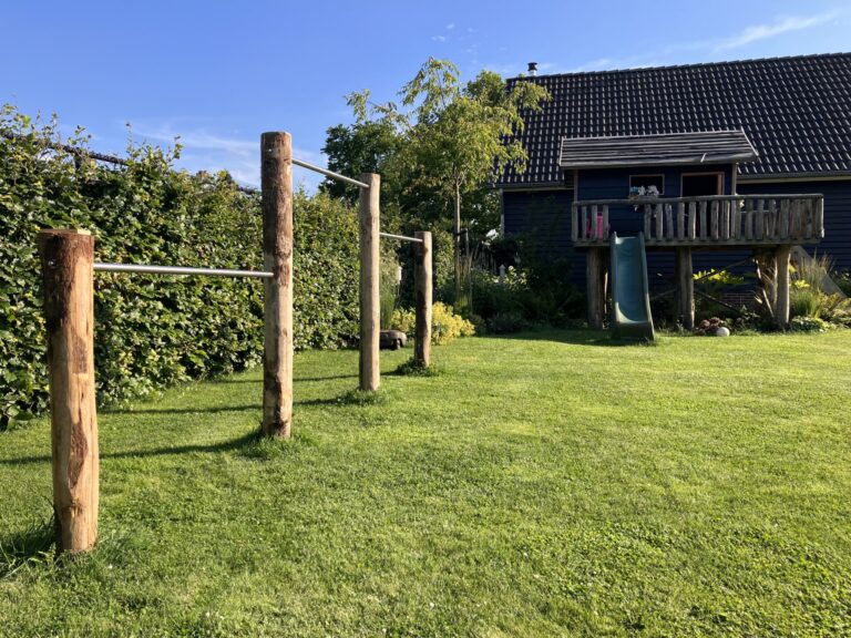 kastanje paal 250 cm lang, diam. 13/16 cm voor rekstop en boomhut met glijbaan