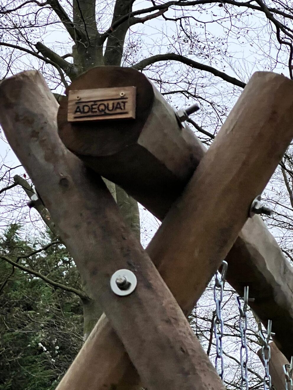 Speeltoestel/schommelrek gemaakt van robinia paal 400 cm lang, diameter 13/15 cm (geschuurd)