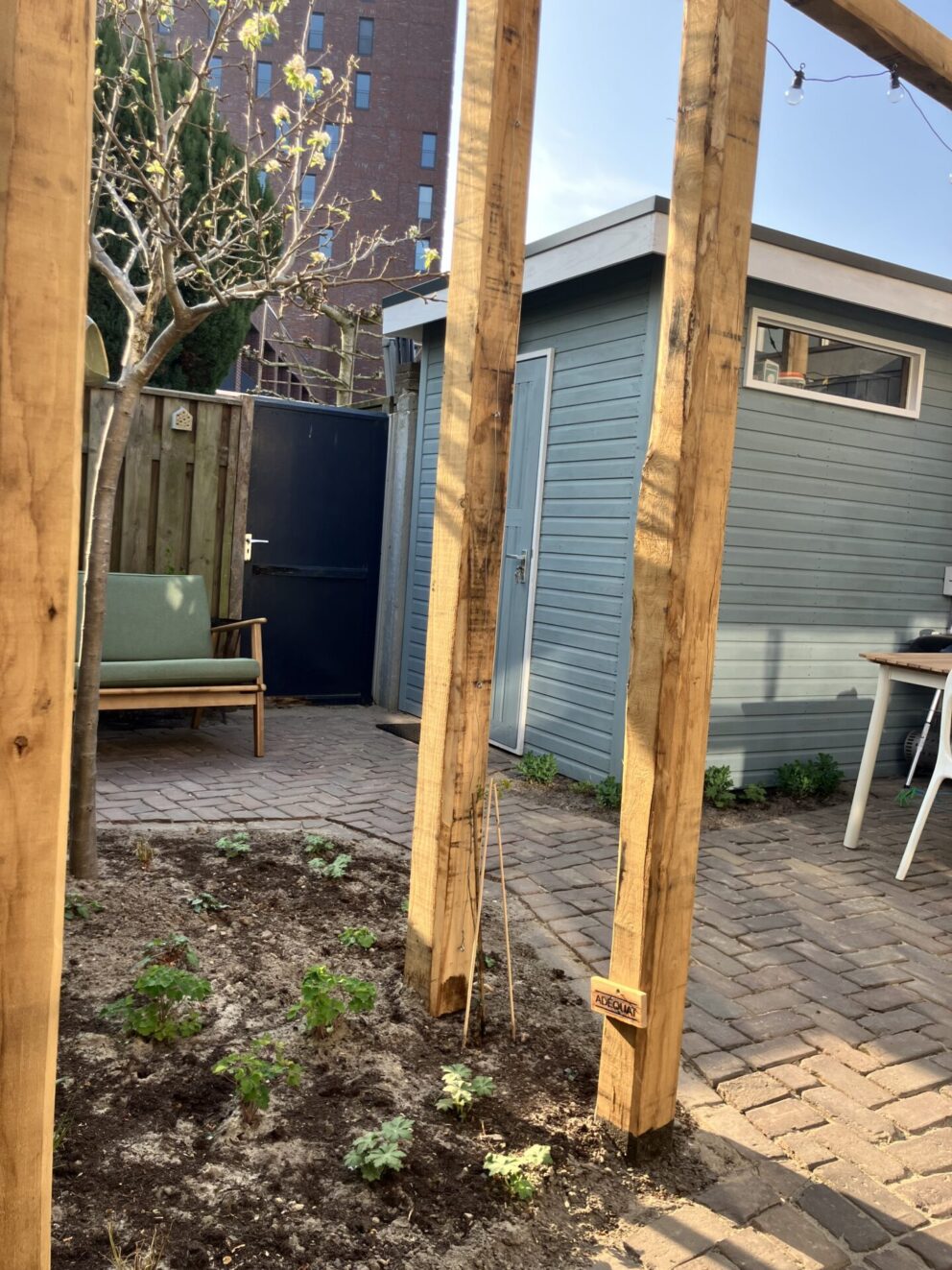 Pergola gemaakt van kastanje balk rustiek op maat gezaagd met de afmetingen 12x12x350 en 12x12x530 cm
