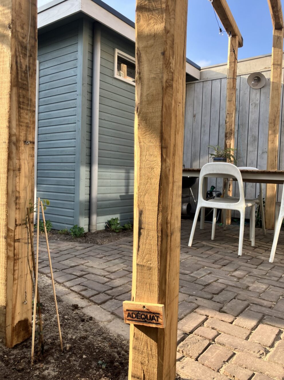 Pergola gemaakt van kastanje balk rustiek op maat gezaagd met de afmetingen 12x12x350 en 12x12x530 cm