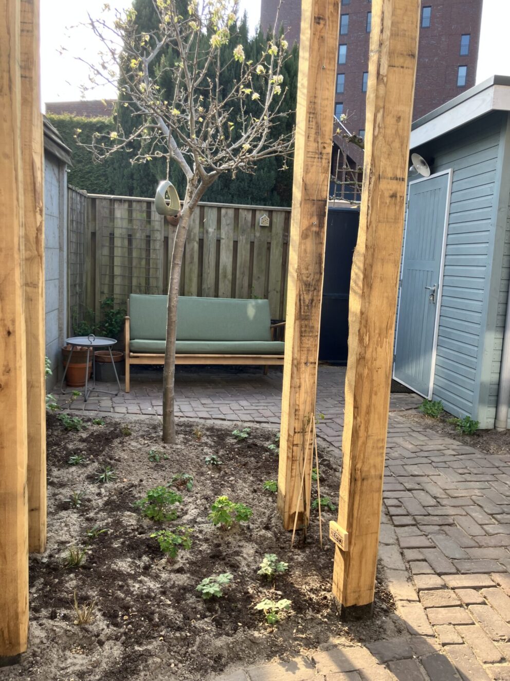 Pergola gemaakt van kastanje balk rustiek op maat gezaagd met de afmetingen 12x12x350 en 12x12x530 cm